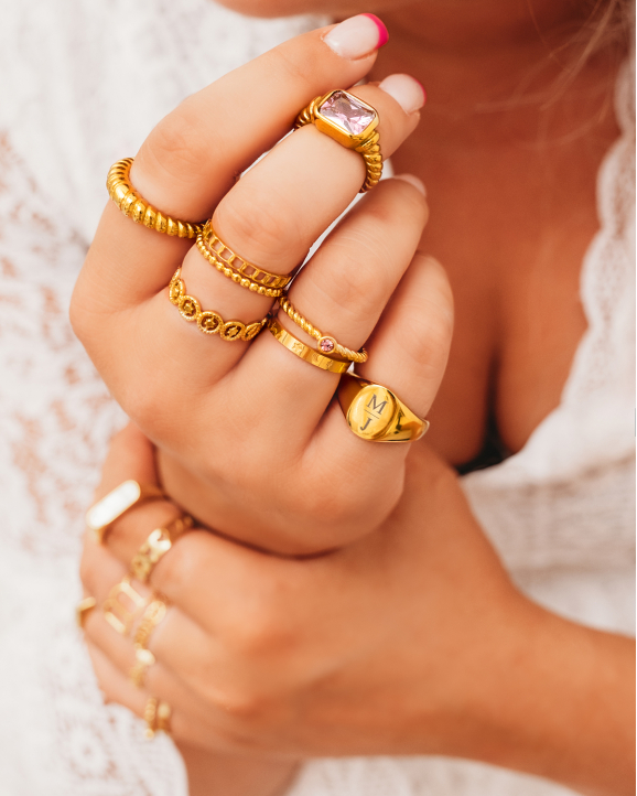 Heup Weiland Klem Ring Croissant kleur goud | Goud kleurige Ringen | FINASTE