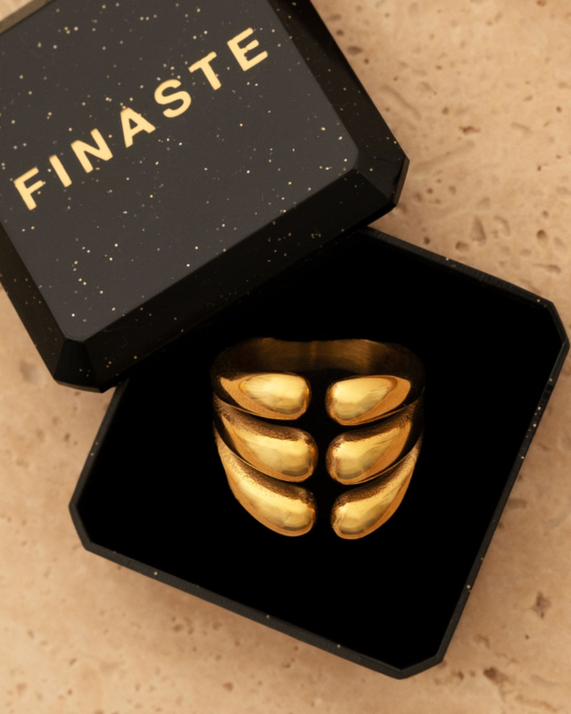 Sieradendoosje met gouden ring