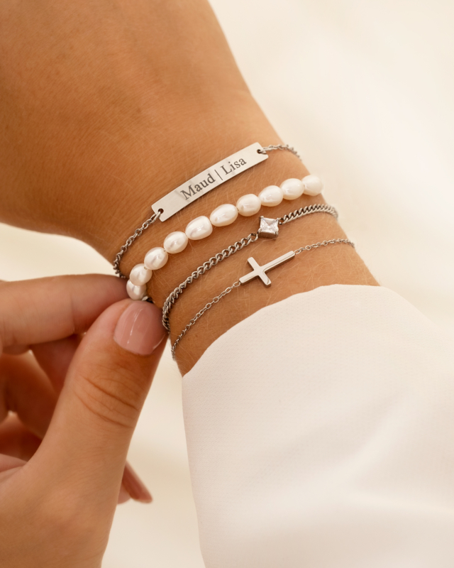 Zilveren armbanden mix bij model