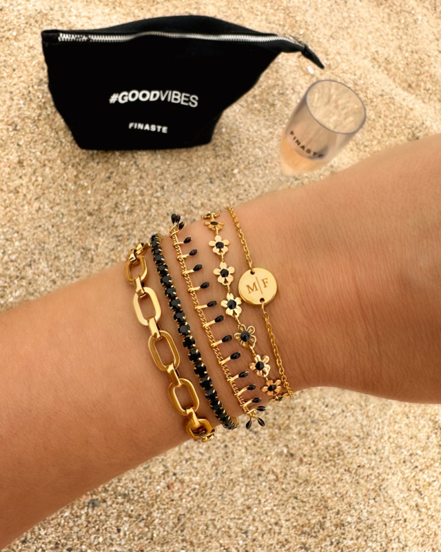 Gouden armparty met zwarte details