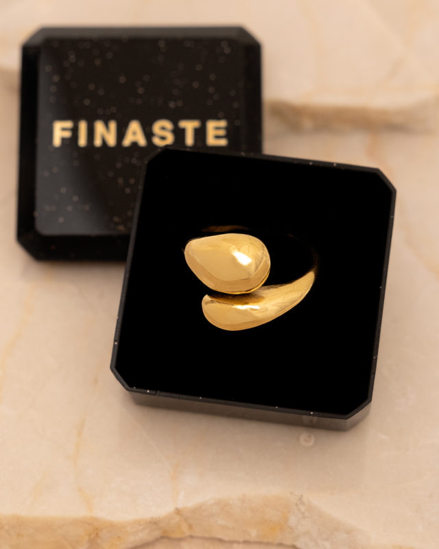 Gouden teardrop ring in Finaste doosje