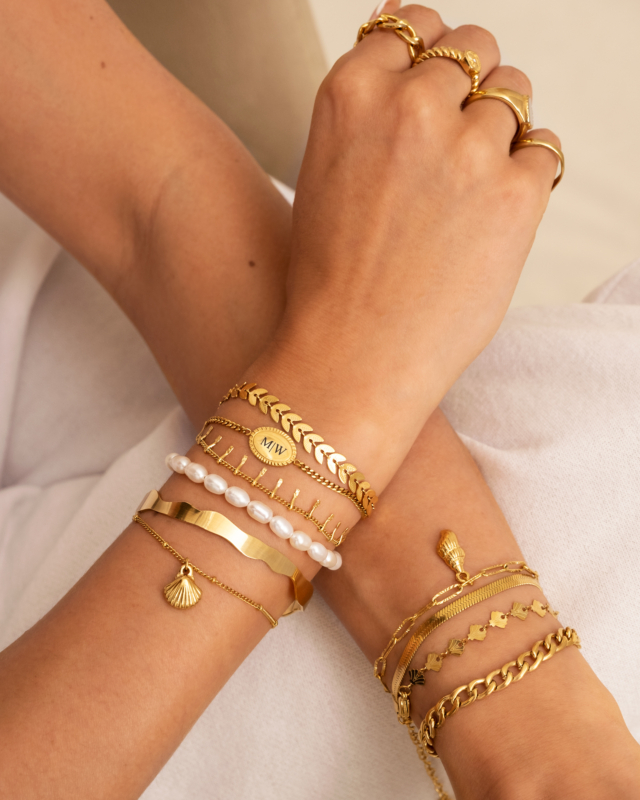 Gouden armbanden mix