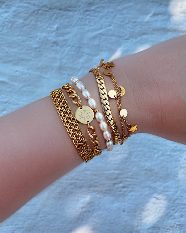 Gouden armparty met 3 initialen