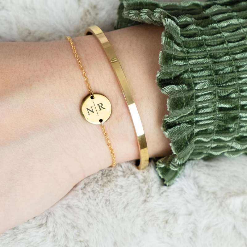 Gouden armbandjes initial met open bangle