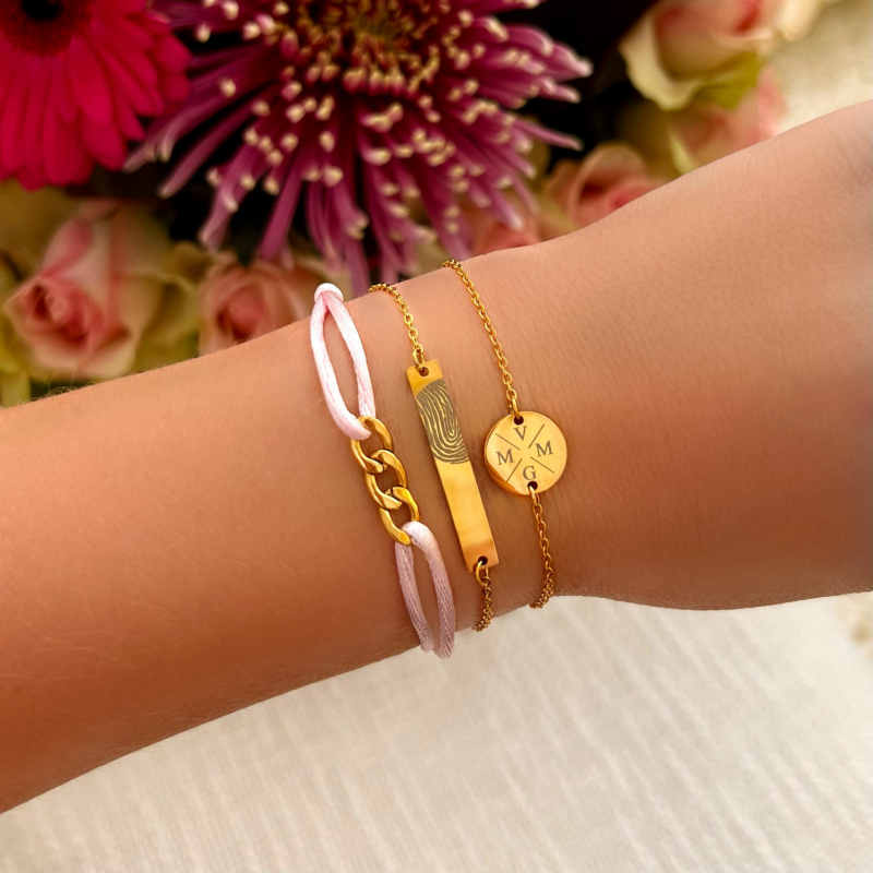 Zomerse armbanden mix bij model