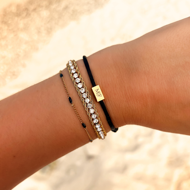 Gouden armparty met zwarte details