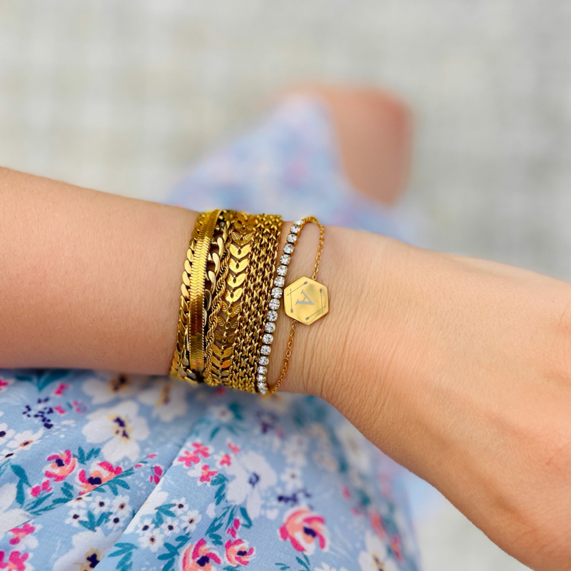 Armparty van gouden armbanden