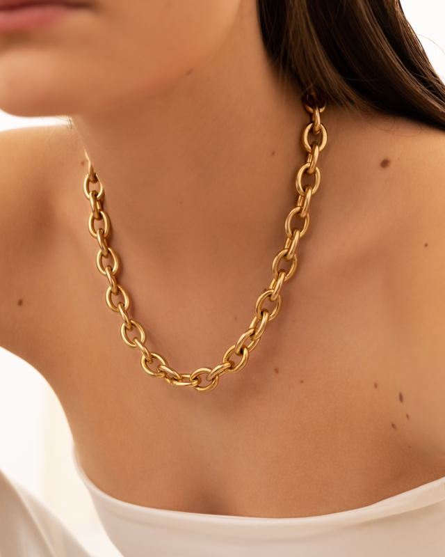 Gouden chunky chain ketting bij model