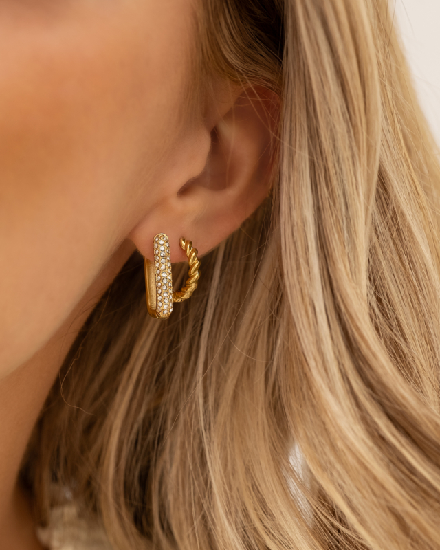 Gouden earparty look