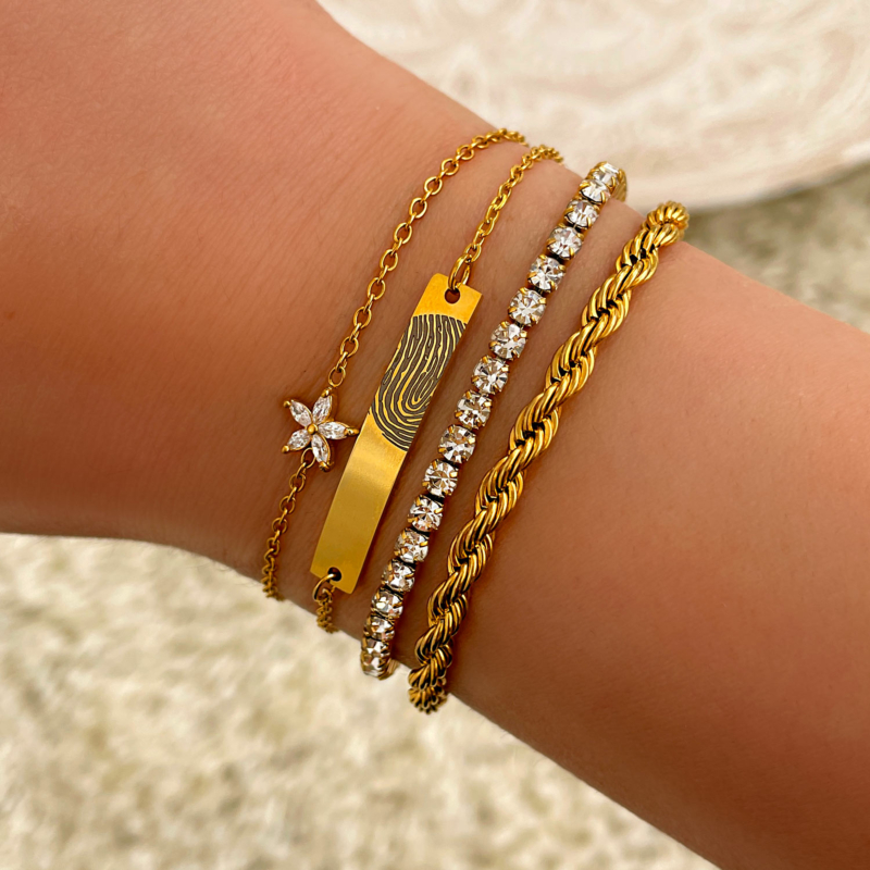 Gouden armbanden mix met steentjes