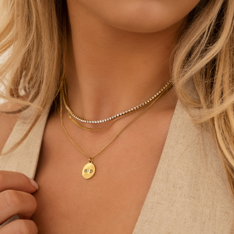 Gouden necklaceparty met initial ketting