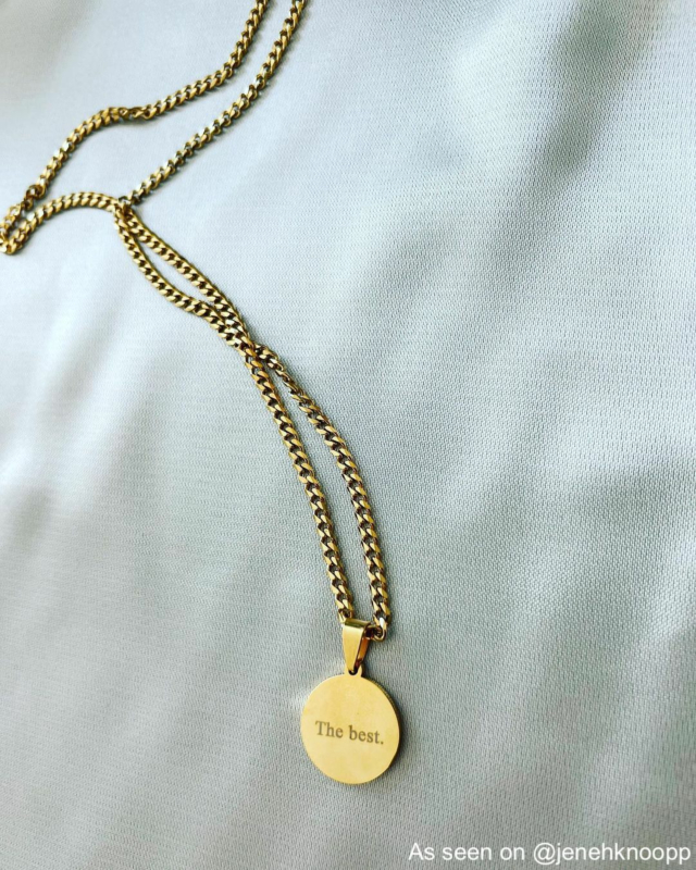 Influencer deelt gouden heren ketting