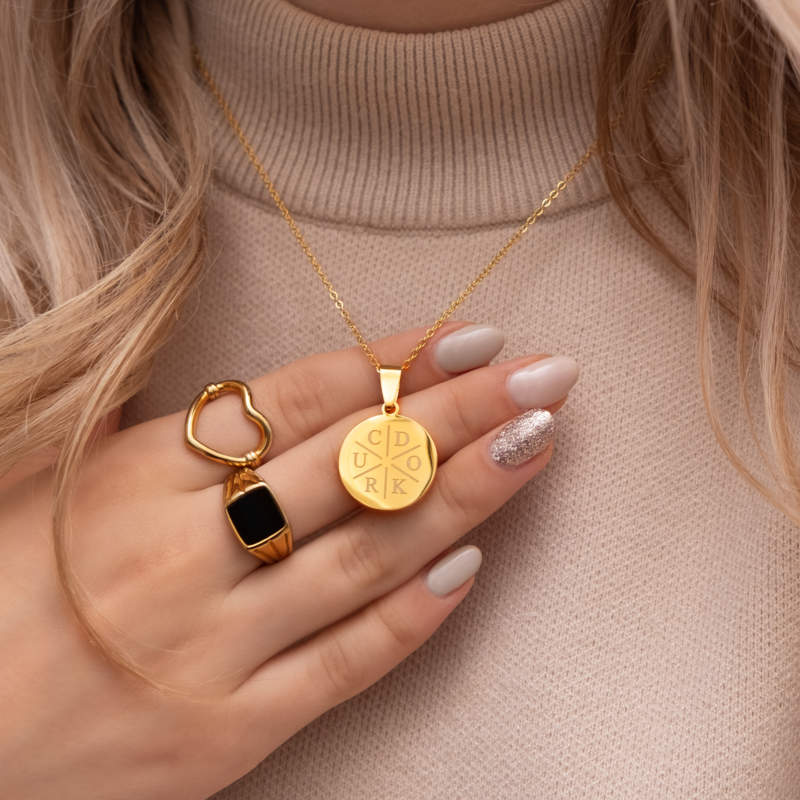 Gouden letter ketting met 6 letters