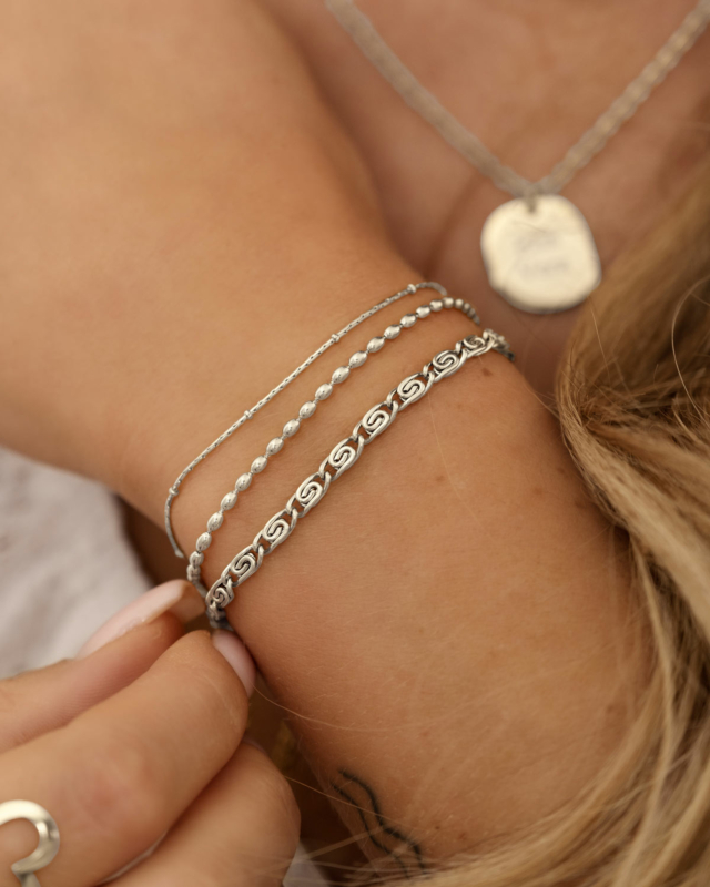 Minimalistische armparty in het zilver