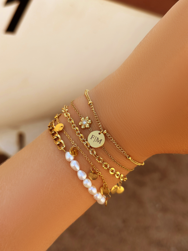 Gouden armbanden mix