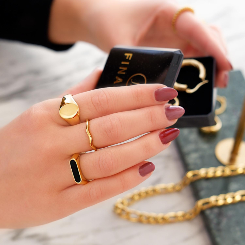 Mooie ring met een steen voor een mooie look om te kopen