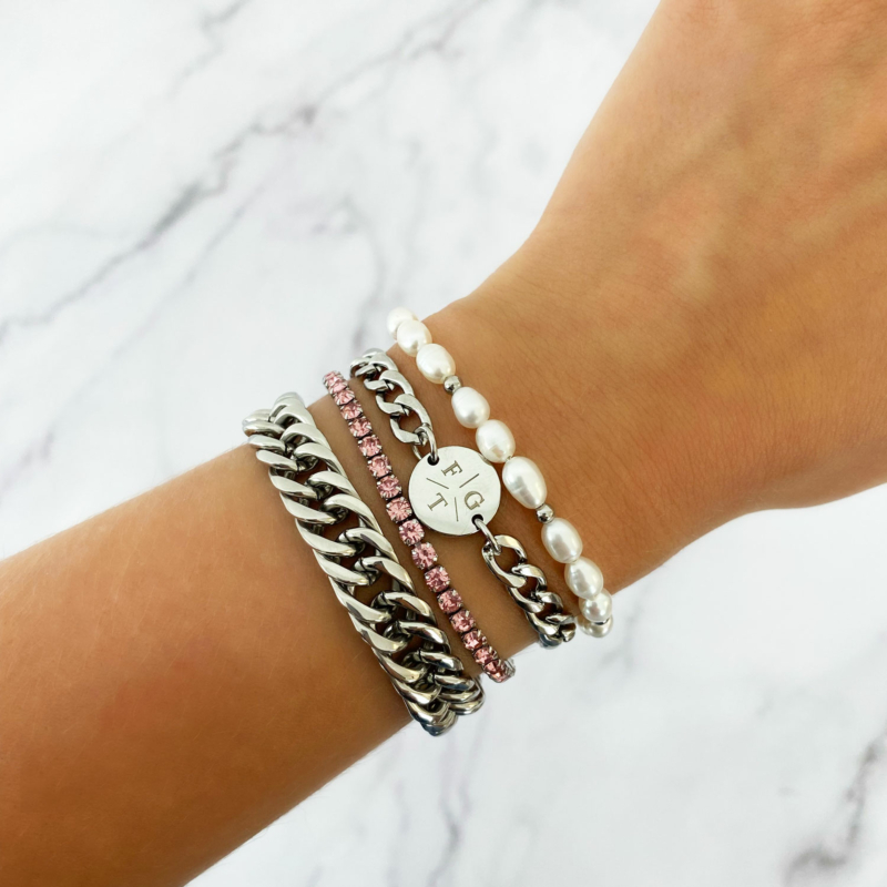 zilveren armparty met initialen