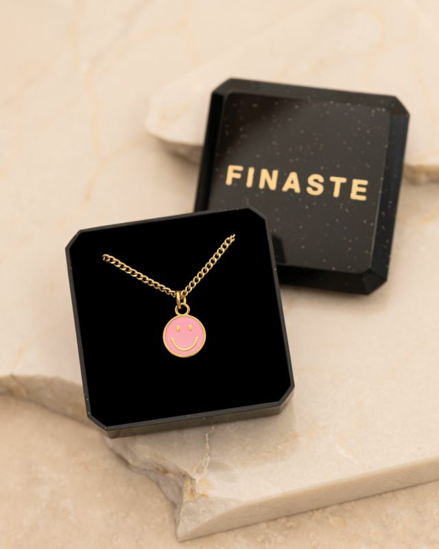 Roze smiley ketting in sieradendoosje