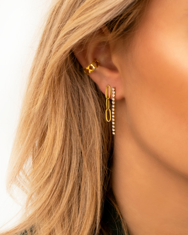 Gouden oorbellen mix in oor met ear cuff