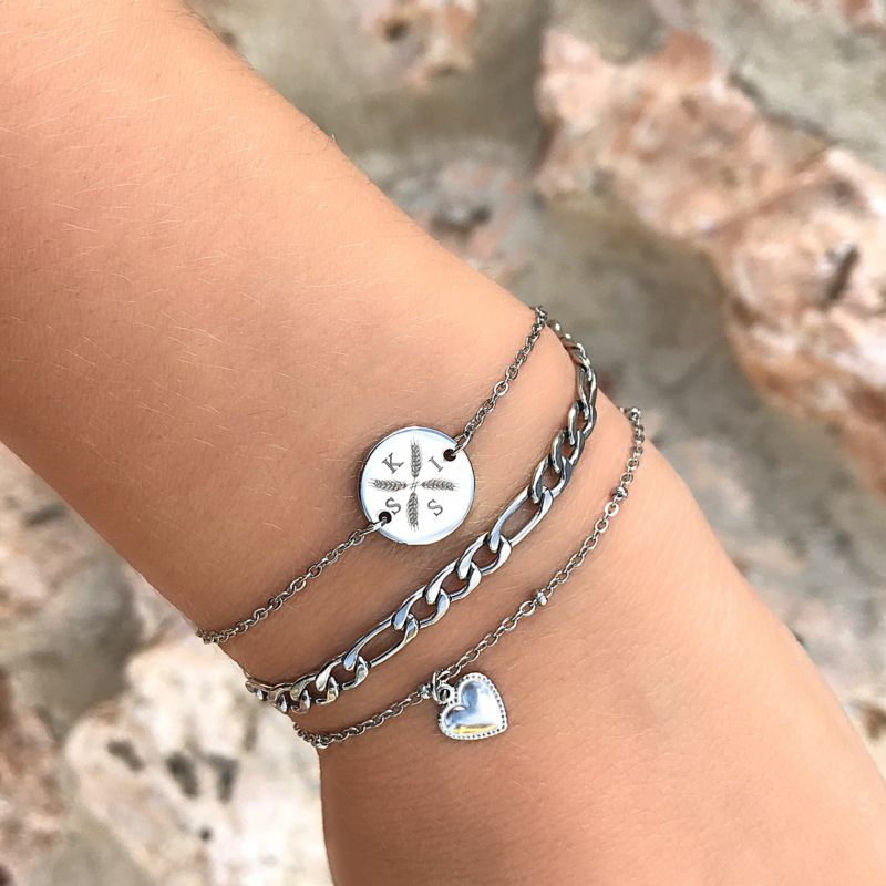 Graveerbare armband om de pols met mooie letters