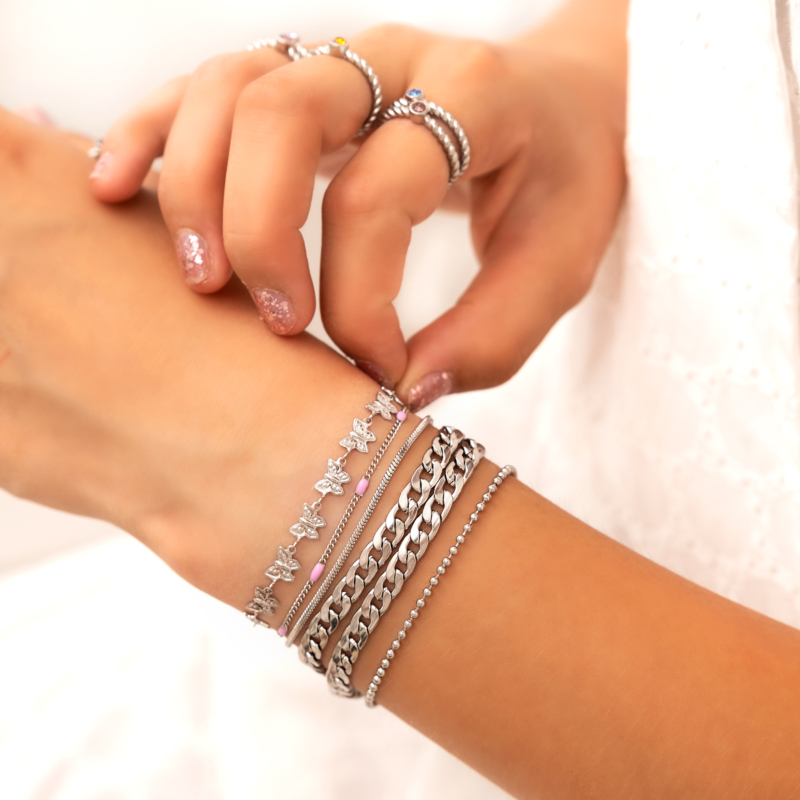 Bolletjes armband gemixt met andere armbanden