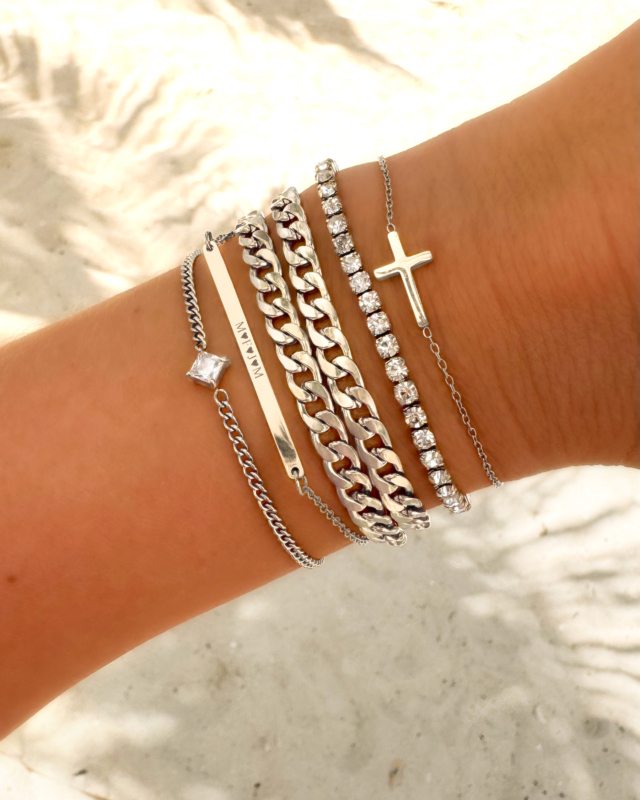 Zilveren armparty met steentjes