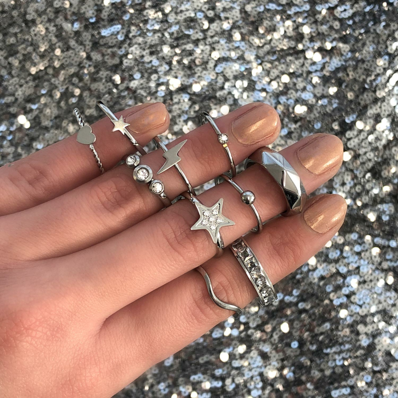 Zilveren ringen met steentjes voor een complete look