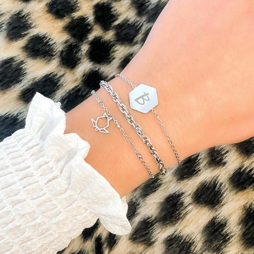 Initial armband met sierletter