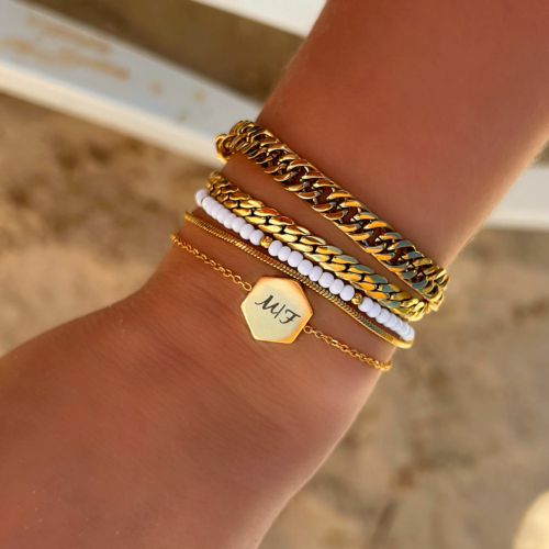 Naam armband sierletters goud kleurig