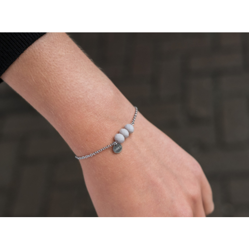 Charming armband grijs