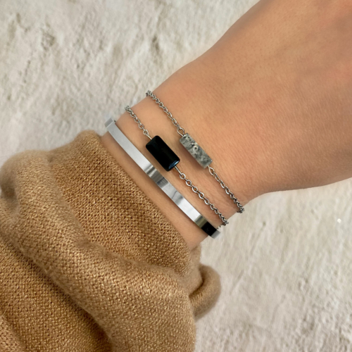 Armband zwart steentje kleur zilver