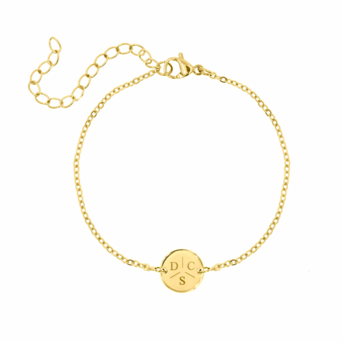 Armband 3 initialen met mini muntje goud kleurig