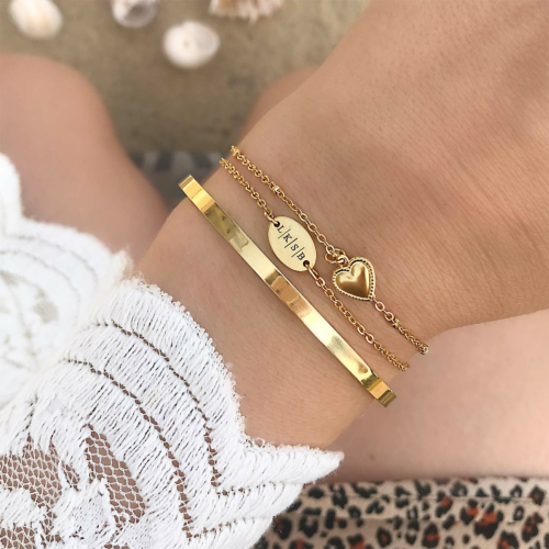 Trendy armbandje met 4 letters goud kleurig