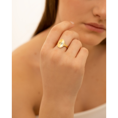 Verstelbare initial ring vintage goudkleurig