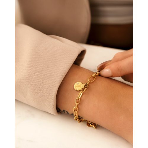 Chain armband met shiny initial goudkleurig