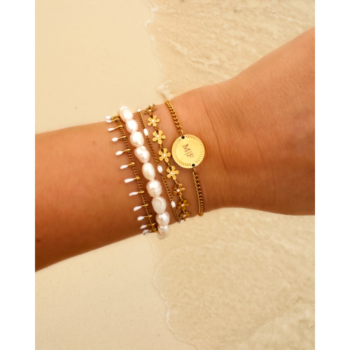 Armband Met Witte Bolletjes Goudkleurig