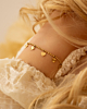 Gouden bolletjes armband met hartjes