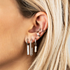 Zilveren look met trendy ear cuffs