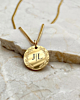 Gouden ketting met details en gravering