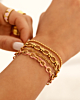 Gouden armparty om pols