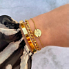 Armparty van drie armbandjes in de kleur goud