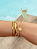 Zomerse armparty met gouden armbanden