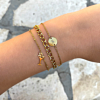 Mooie gouden armband met gravering voor een leuke look