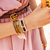 Armparty goud bij model