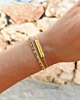 goudkleurige armparty met 2 armbanden