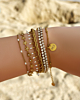 Armparty goud bij model