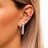 zilveren ear cuff look in oor