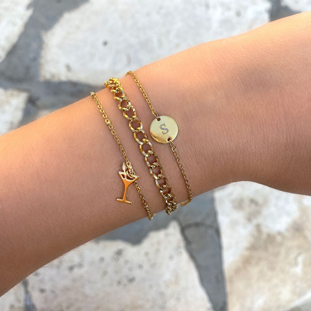 gouden armbanden mix van cocktail glasje