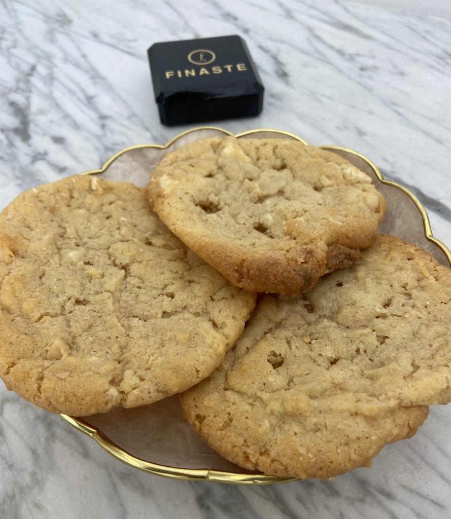 Koekjes op schaal met sieradendoosje