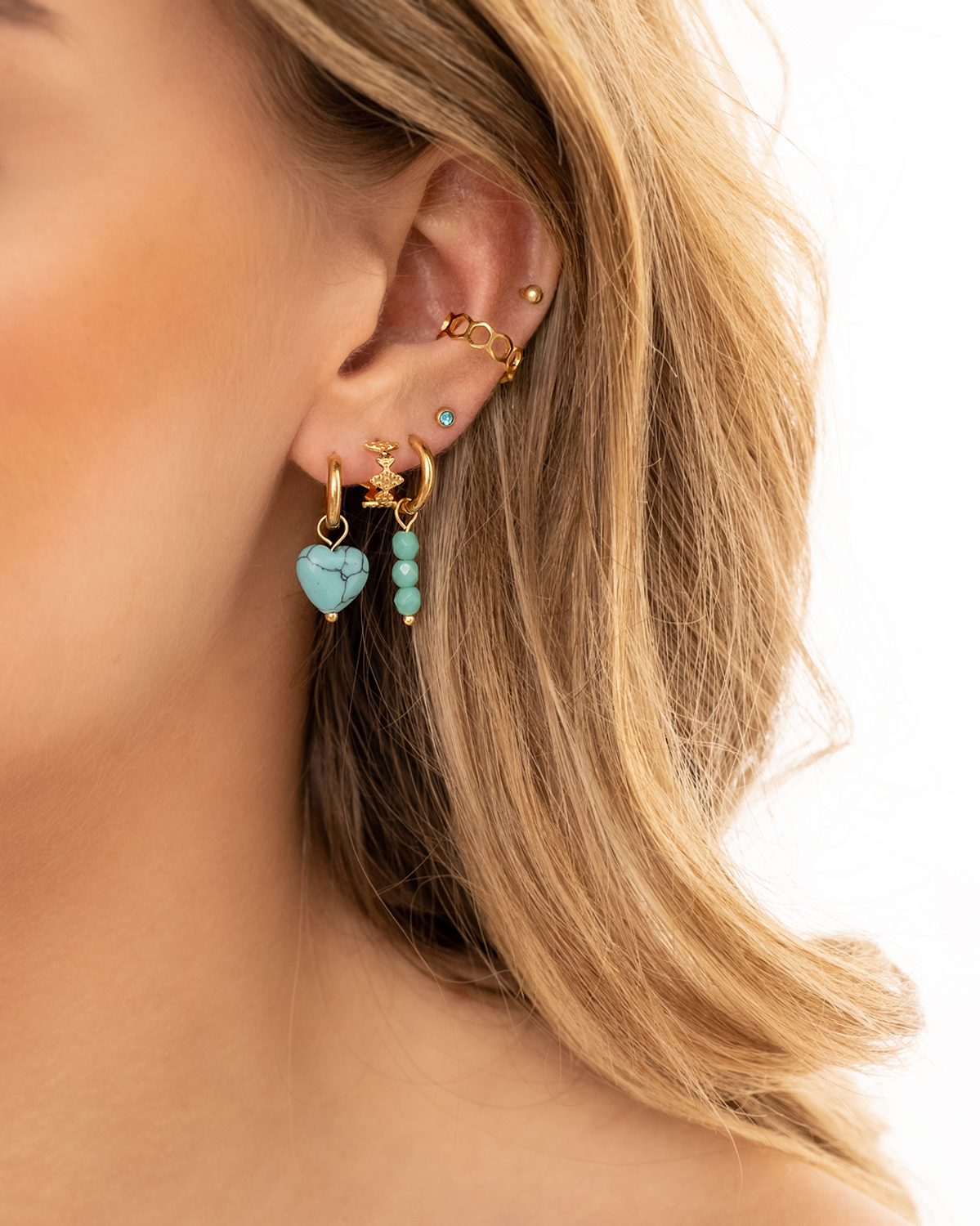 gouden earparty met blauwe details